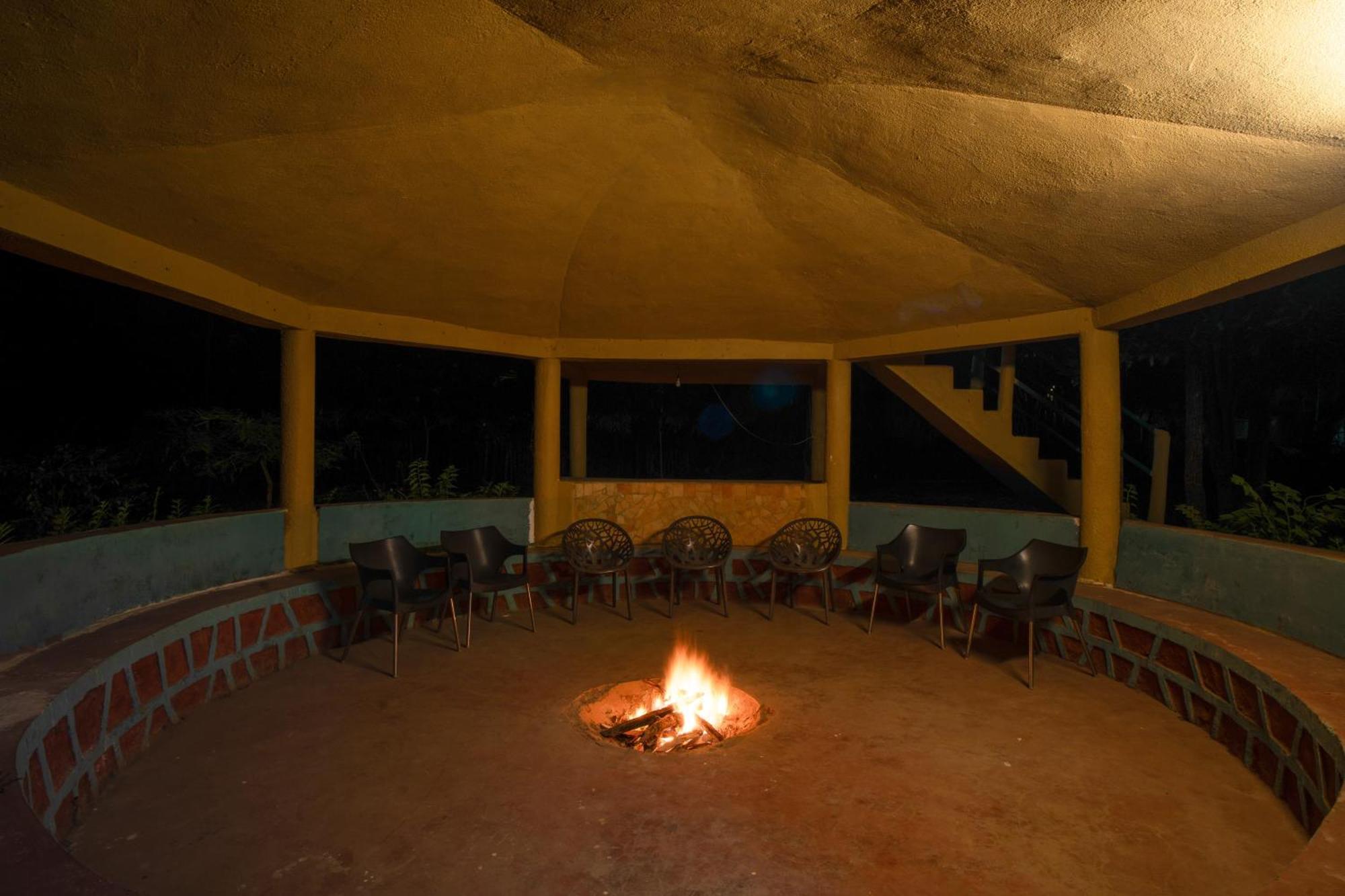Treebo Premium Mowgli'S Den, Pench Hotel Khawasa Bagian luar foto