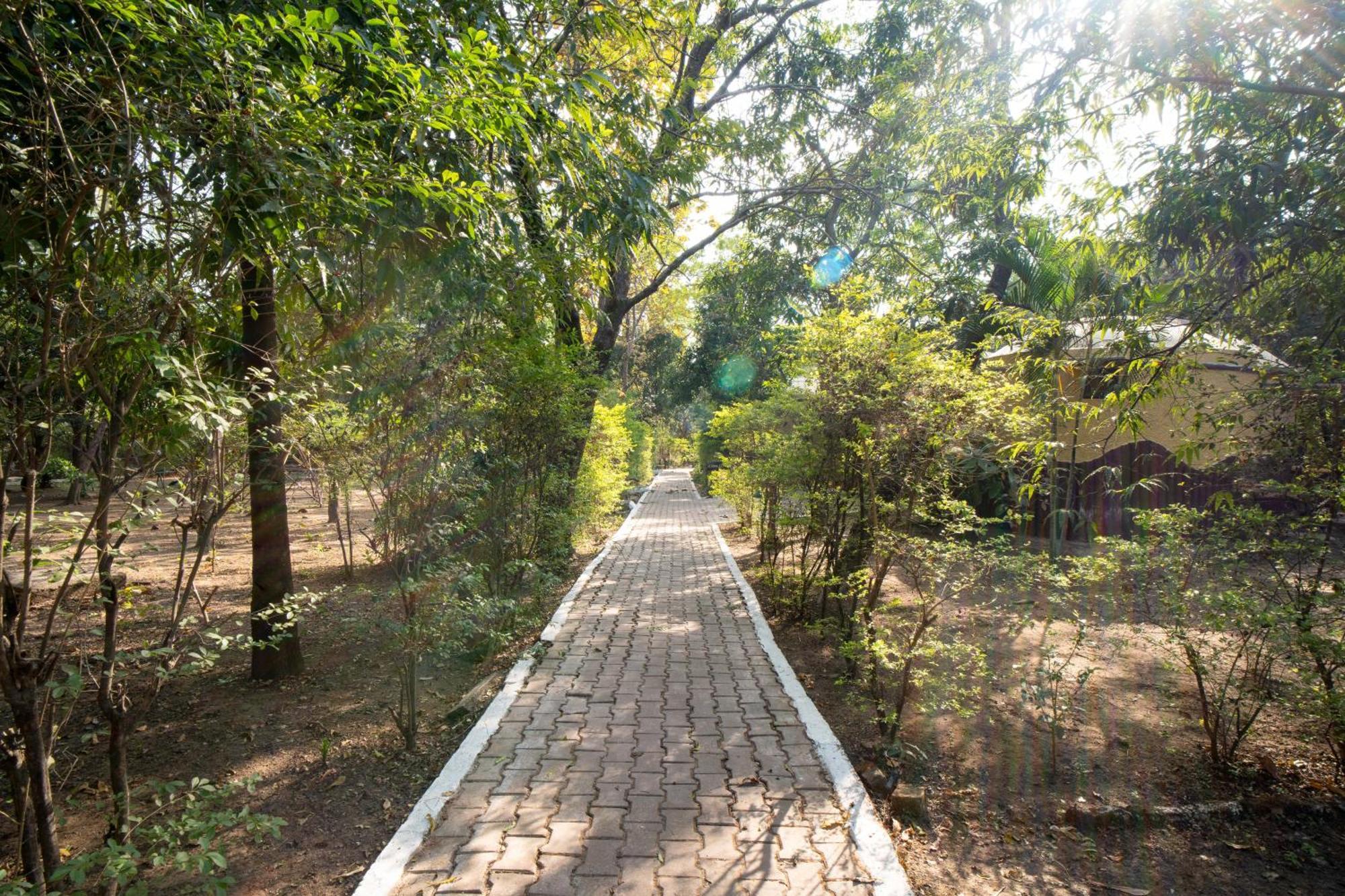 Treebo Premium Mowgli'S Den, Pench Hotel Khawasa Bagian luar foto